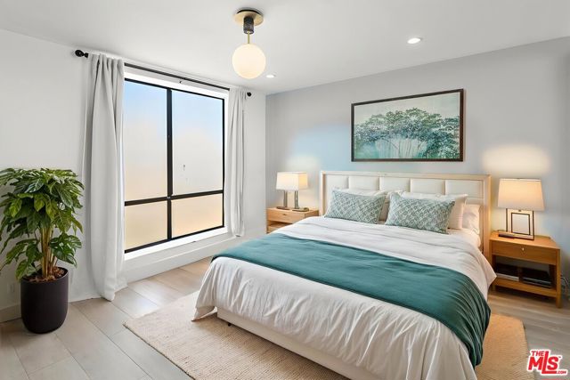 5254 Yarmouth Avenue, Encino CA: https://media.crmls.org/mediaz/7a695681-f153-4983-9eb1-ae4672641a2f.jpg