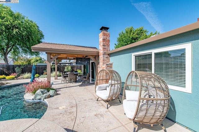 648 Buckeye Dr, Livermore CA: https://media.crmls.org/mediaz/7a69ab0a-6105-42c5-8b35-36f8a052fb1e.jpg