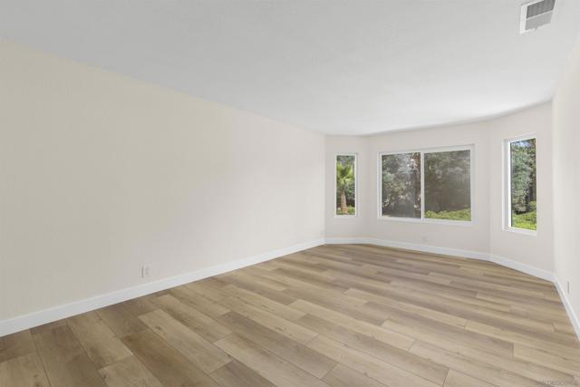 1217 Monte Vista Dr, Vista CA: https://media.crmls.org/mediaz/7a69da42-6424-49bd-866c-88fbcbe3a1a7.jpg
