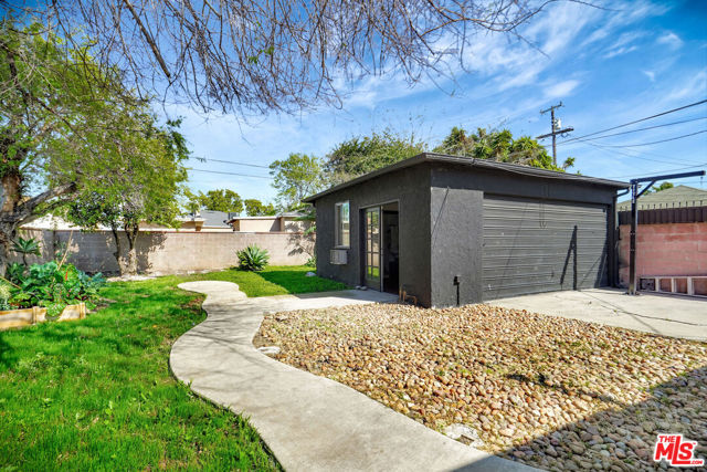 9210 S Van Ness Avenue, Los Angeles CA: https://media.crmls.org/mediaz/7a69e59b-2ea7-46d0-8d15-45bf021ea721.jpg