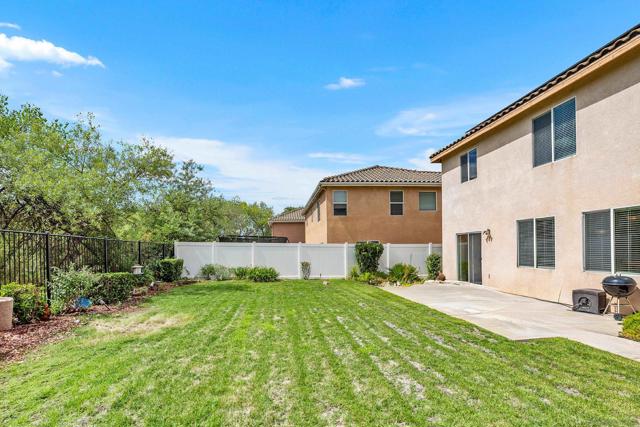 29213 Broken Arrow, Murrieta CA: https://media.crmls.org/mediaz/7a6a17c9-73da-4d18-8ceb-9b3b4a6a1bdb.jpg