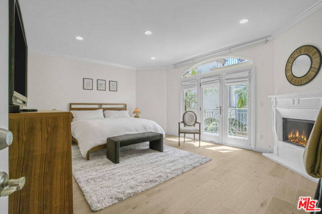 Drew Fenton | 11974 Mayfield Avenue Los Angeles CA | MLS: 7517831