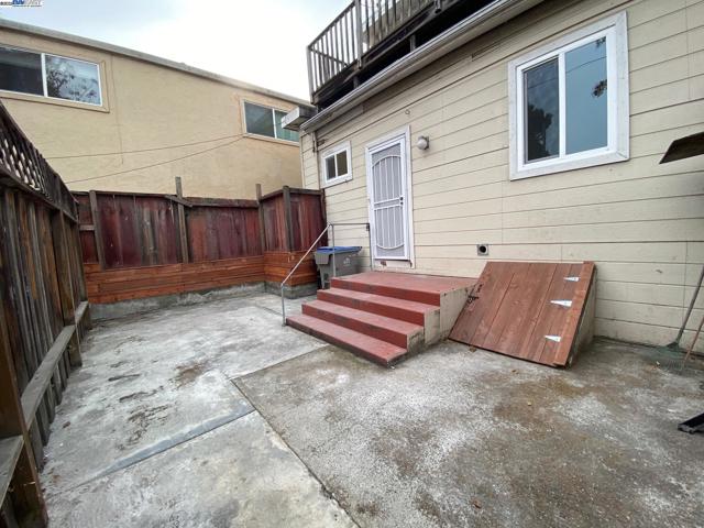 712 S 2Nd St, San Jose CA: https://media.crmls.org/mediaz/7a6a8161-f8cf-40ec-a0d2-0518f61e5b59.jpg
