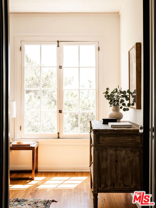 131 S Arden Boulevard, Los Angeles CA: https://media.crmls.org/mediaz/7a6a89ee-7c48-4058-af85-6373a03b6fb8.jpg