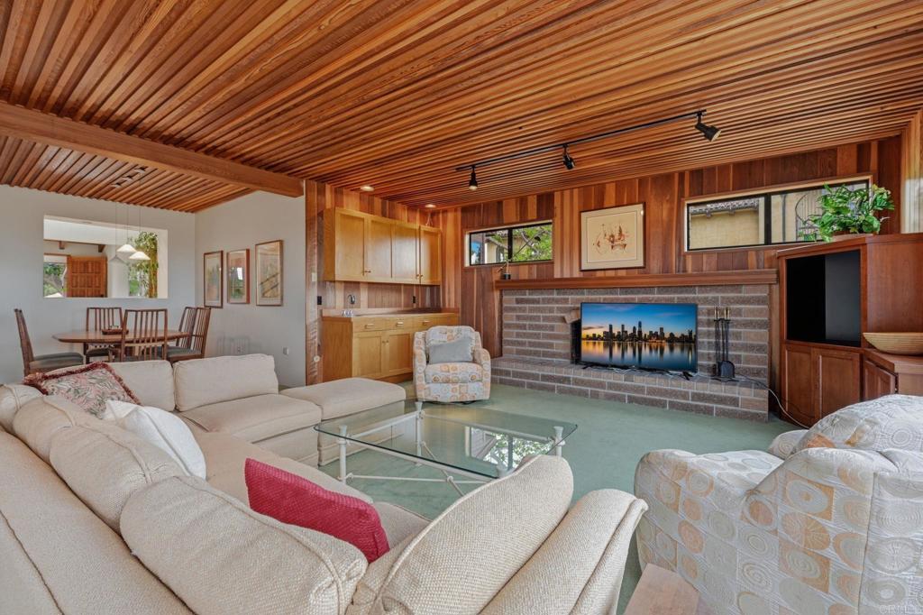 1042 Hymettus Avenue - photo 13
