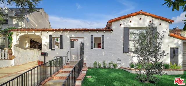 1316 Thayer Avenue, Los Angeles CA: https://media.crmls.org/mediaz/7a6b0944-4d0f-4648-b7c7-89c080f9d88d.jpg