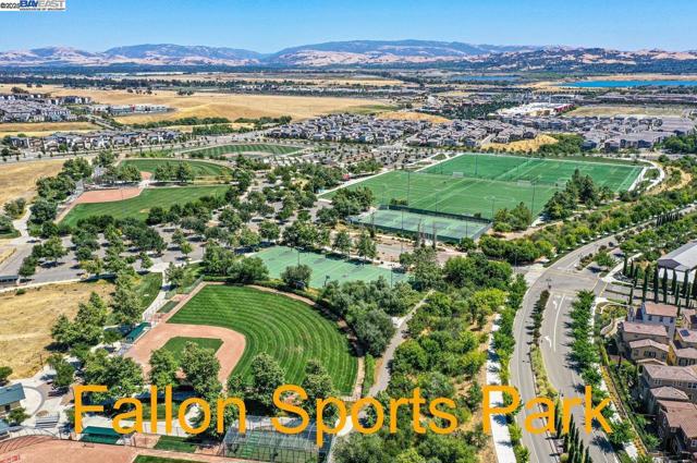 6574 Conestoga Ln, Dublin CA: https://media.crmls.org/mediaz/7a6b20a6-f025-4e35-afd7-f1615ec30e22.jpg
