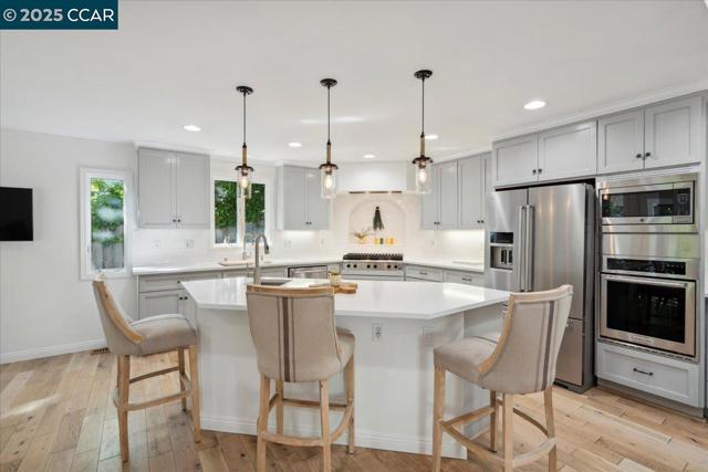 42 Freitas Dr, Moraga CA: https://media.crmls.org/mediaz/7a6b40e5-0e27-4b9f-9d18-e9e6dbdf872a.jpg