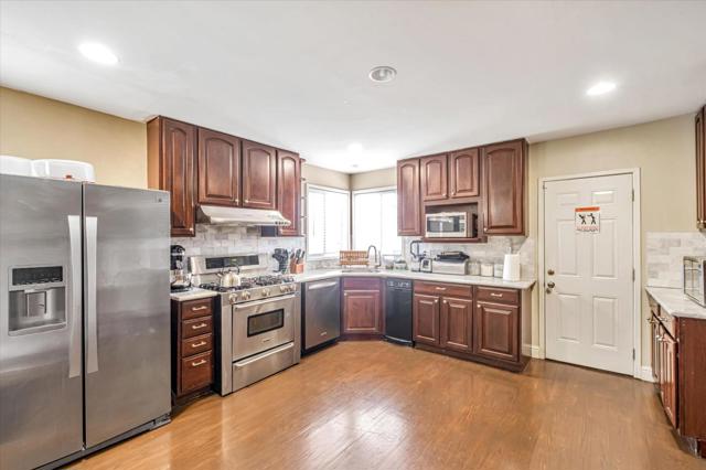 8245 Golf Links Road, Oakland CA: https://media.crmls.org/mediaz/7a6b439b-9115-491a-949a-38451ac96acb.jpg