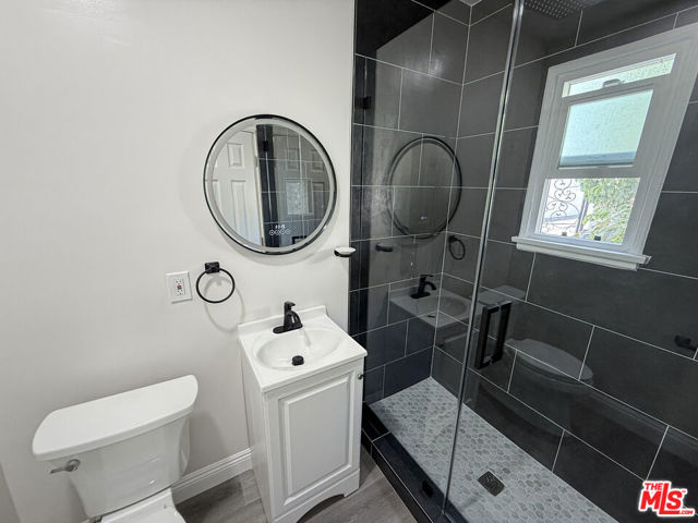 115 N Clark Drive, Beverly Hills CA: https://media.crmls.org/mediaz/7a6bb825-43c8-43c8-967c-3cb9406bb7eb.jpg