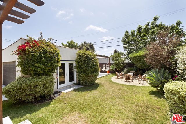 2907 Potomac Avenue, Los Angeles CA: https://media.crmls.org/mediaz/7a6bc6d2-0e46-4bbb-b17b-5070411309d0.jpg