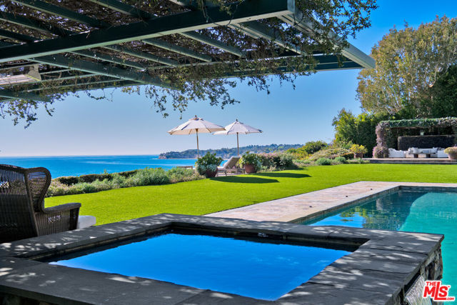 27540 Pacific Coast Highway, Malibu CA: https://media.crmls.org/mediaz/7a6c0b76-0459-4633-8dae-b07b90df0b4a.jpg