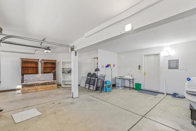 3245 Estrella Del Mar Way, Marina CA: https://media.crmls.org/mediaz/7a6c7ef9-8d6e-4db3-93a6-cff12f93926c.jpg