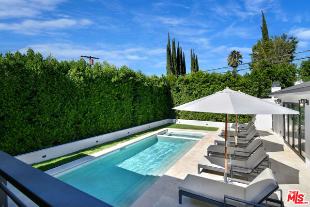 18033 Rosita Street, Encino CA: https://media.crmls.org/mediaz/7a6d5113-00b7-4e86-ada8-290d016295cc.jpg