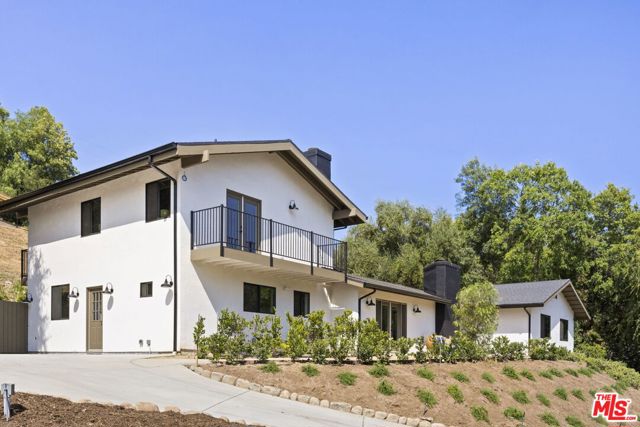 1131 Rancho Drive, Ojai CA: https://media.crmls.org/mediaz/7a6d7bb8-9703-40c9-b2d7-a7cdf6d38eca.jpg