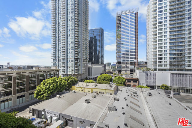 1155 S Grand Avenue, Los Angeles CA: https://media.crmls.org/mediaz/7a6d83dd-5deb-451c-9fee-e6033d5a4467.jpg