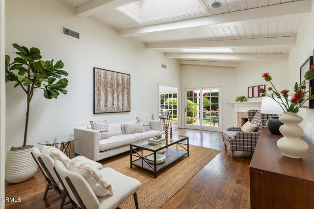 4650 Encinas Drive, La Canada Flintridge CA: https://media.crmls.org/mediaz/7a6de919-baa7-48fd-b1fc-9fe70e43457f.jpg