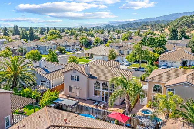 1515 Dovetail Way, Gilroy CA: https://media.crmls.org/mediaz/7a6ea54f-026b-4011-9aaa-1551481bce82.jpg