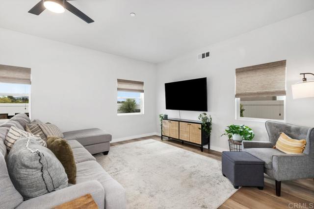 1643 Raecorte Place, Escondido CA: https://media.crmls.org/mediaz/7a6f2b4f-8c67-47cc-9b6f-2df8081071f3.jpg