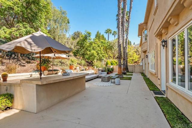 7345 Vista Rancho Ct, Rancho Santa Fe CA: https://media.crmls.org/mediaz/7a6f77bb-a7d3-4442-a255-1061c50c241a.jpg