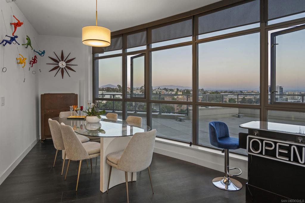 https://media.crmls.org/mediaz/7a70a596-d34a-472f-b662-60dbe39b7f25.jpg?preset=X-Large