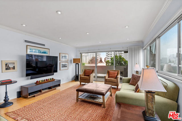 10701 Wilshire Boulevard, Los Angeles CA: https://media.crmls.org/mediaz/7a70ebb5-3a66-4158-9576-3db8ad19eff3.jpg