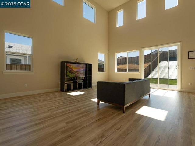 5541 Promontory Way, Antioch CA: https://media.crmls.org/mediaz/7a711d78-52b2-4a23-99be-2720a0626efd.jpg