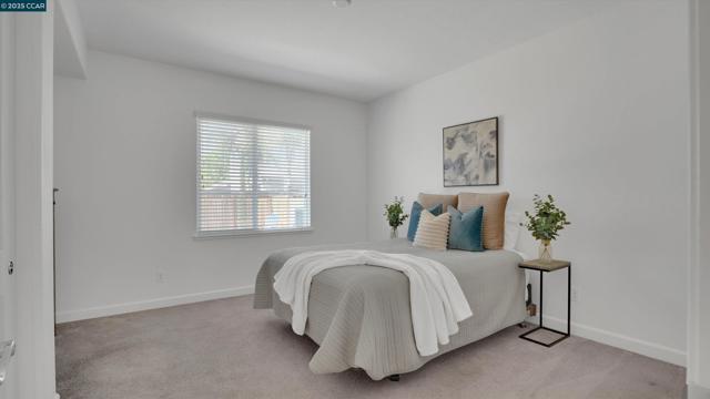 719 Jennifer St, Brentwood CA: https://media.crmls.org/mediaz/7a7128c4-02f7-4c50-b230-34bfd739e49a.jpg