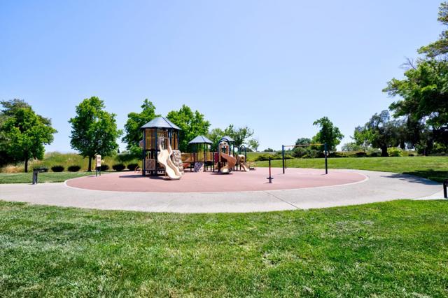 4330 Peregrine Way, Fremont CA: https://media.crmls.org/mediaz/7a716f26-d975-466f-a886-45c0900d69b5.jpg