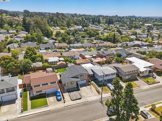 2579 Jacobs St, Hayward CA: https://media.crmls.org/mediaz/7a71bb29-fd6a-4eb2-8663-8367c3d68a4c.jpg