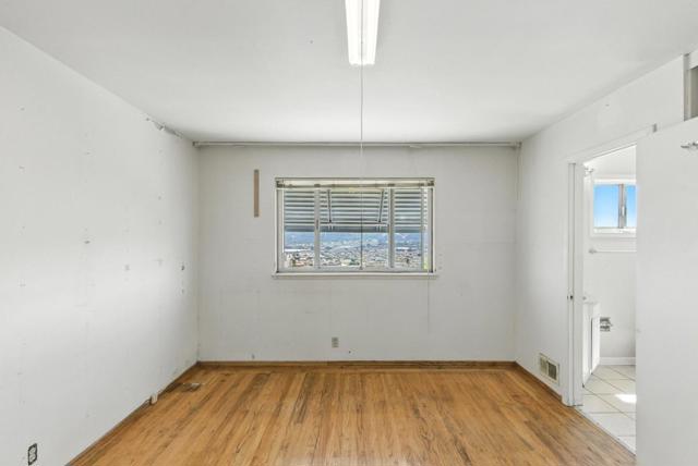 541 Diamond Avenue, South San Francisco CA: https://media.crmls.org/mediaz/7a71e7e8-d3fc-47d9-8385-6415de256a22.jpg