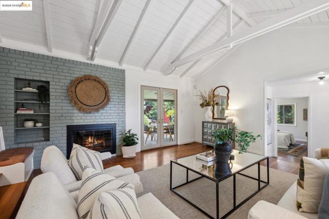 10 Wilding LN, Oakland CA: https://media.crmls.org/mediaz/7a72db76-b8e5-4db3-b7c2-74e904a69476.jpg