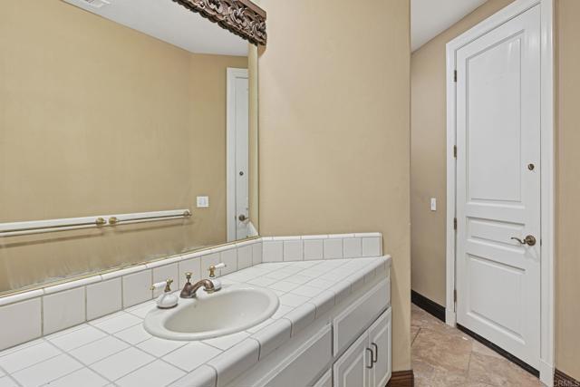 431 Flores de Oro, Rancho Santa Fe CA: https://media.crmls.org/mediaz/7a72e016-b41e-499a-ac5e-f3027e2c72e0.jpg