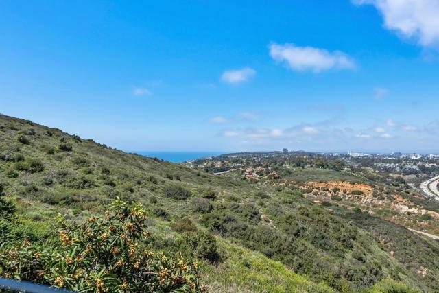 6675 Caminito Lindrick, La Jolla CA: https://media.crmls.org/mediaz/7a73590c-98c8-4758-af43-6ce12db1bd80.jpg