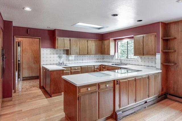 60 View Street, Los Altos CA: https://media.crmls.org/mediaz/7a73a816-437a-44d1-bbff-314e9acbd613.jpg