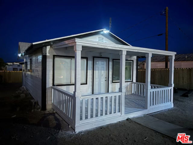 441 F Street, Needles CA: https://media.crmls.org/mediaz/7a747c52-7a4b-47d9-85b8-7034318847dc.jpg
