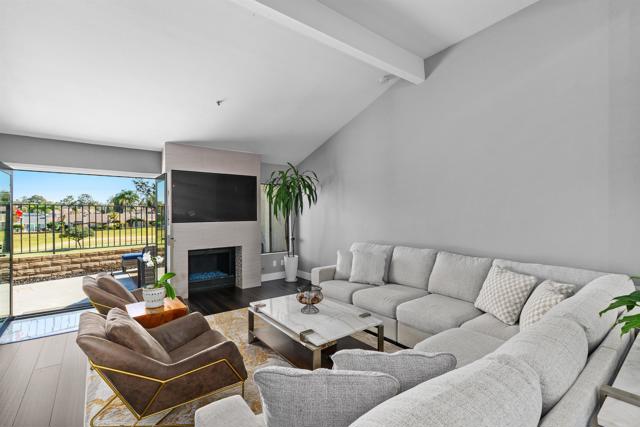 Detail Gallery Image 9 of 48 For 1922 Spyglass Cir, Vista,  CA 92081 - 4 Beds | 2/1 Baths