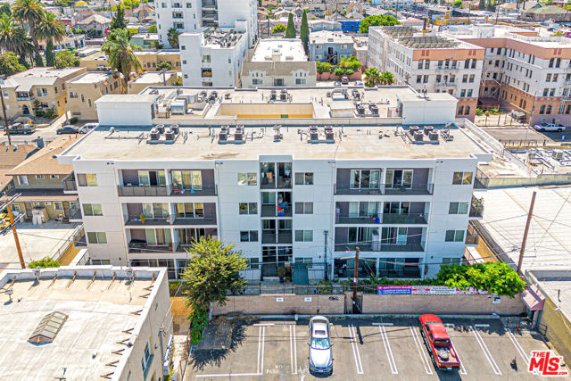 3061 W 12th Place, Los Angeles CA: https://media.crmls.org/mediaz/7a751433-c751-446b-9d19-4e9e64286c4e.jpg