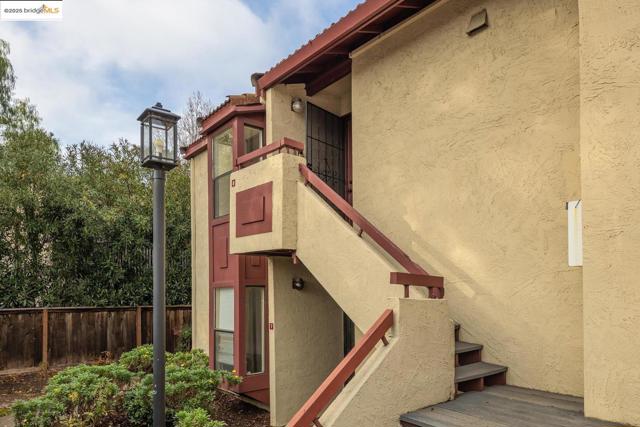 1391 Monument BLVD, Concord CA: https://media.crmls.org/mediaz/7a75a913-ef7c-47b1-8235-13f4667d59be.jpg