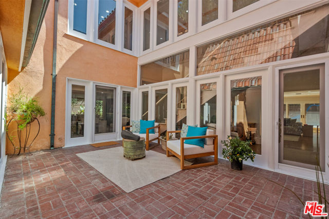 2103 N Hobart Boulevard, Los Angeles CA: https://media.crmls.org/mediaz/7a7713fd-ec20-4066-bcee-1874f3d9e0e5.jpg