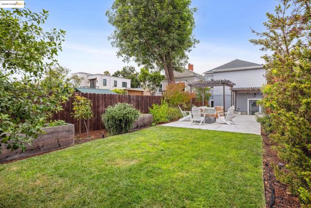 617 59th St, Oakland CA: https://media.crmls.org/mediaz/7a774dd6-95ef-4787-b2ad-409283c86e07.jpg