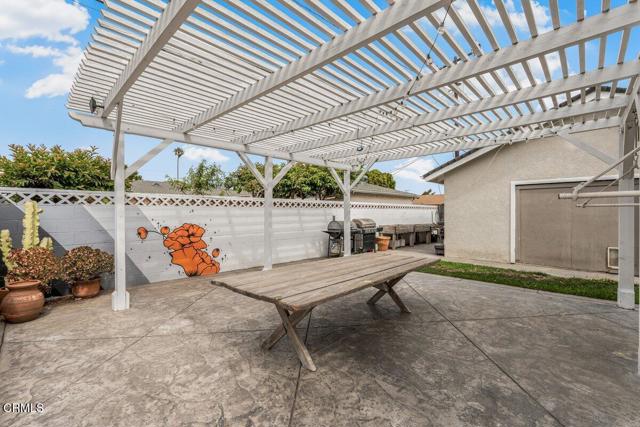 1431 Lakehurst Street, Oxnard CA: https://media.crmls.org/mediaz/7a77cda3-e4f4-4382-bb86-f1ba7a2103a4.jpg