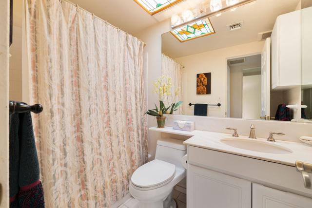 968 N Fairview Circle, Palm Springs CA: https://media.crmls.org/mediaz/7a786758-770c-4275-b0fe-8604ab907cb0.jpg