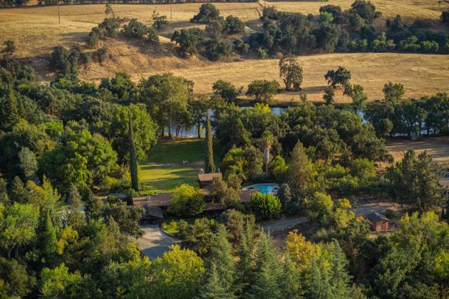 7555 Merced Falls Road, Snelling CA: https://media.crmls.org/mediaz/7a787ab3-5d17-45dd-b169-836581defda9.jpg