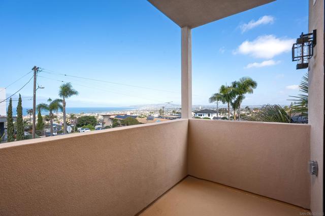 Image 39 of 75 For 4593 Coronado Ave