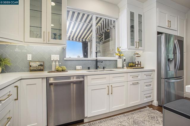 4001 Browning Dr, Concord CA: https://media.crmls.org/mediaz/7a7a6cf7-f6a1-42a1-9029-c6a879770a68.jpg