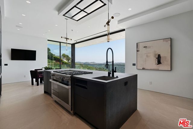 2180 Stradella Road, Los Angeles CA: https://media.crmls.org/mediaz/7a7a8ba2-8a0f-4005-ad2a-44ada9695bc9.jpg