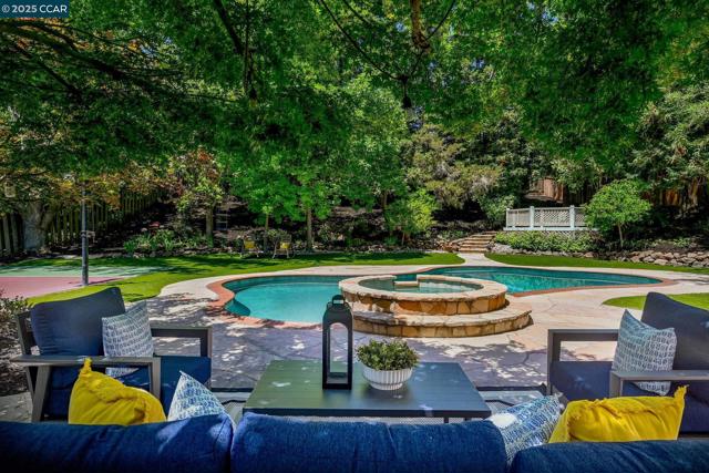 2145 Deer Oak Way, Danville CA: https://media.crmls.org/mediaz/7a7ad66f-9965-4807-aaff-9947b172897f.jpg