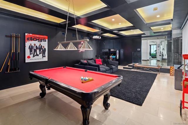 3515 Union St, San Diego CA: https://media.crmls.org/mediaz/7a7b0128-a88f-4199-812c-09c026daf815.jpg