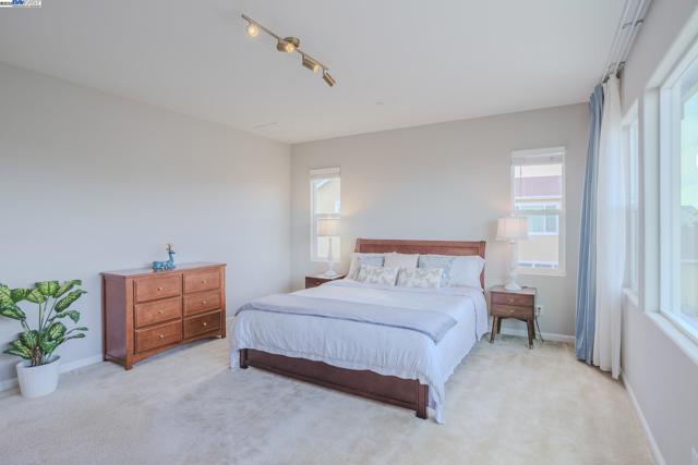 2239 Jessica Way, Tracy CA: https://media.crmls.org/mediaz/7a7b6251-4f2e-40c8-91cd-fd00cb4501dd.jpg